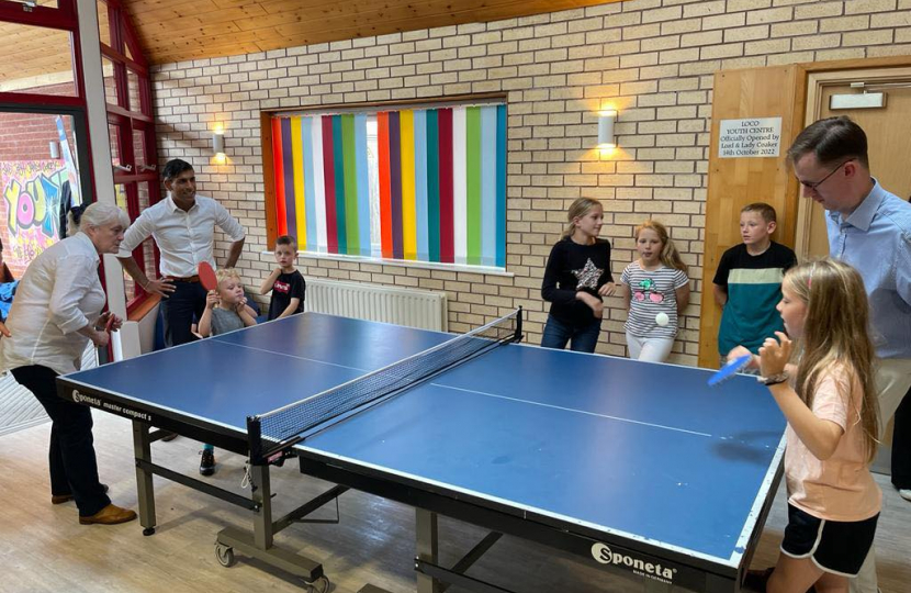 PM & Tom Randall MP table tennis